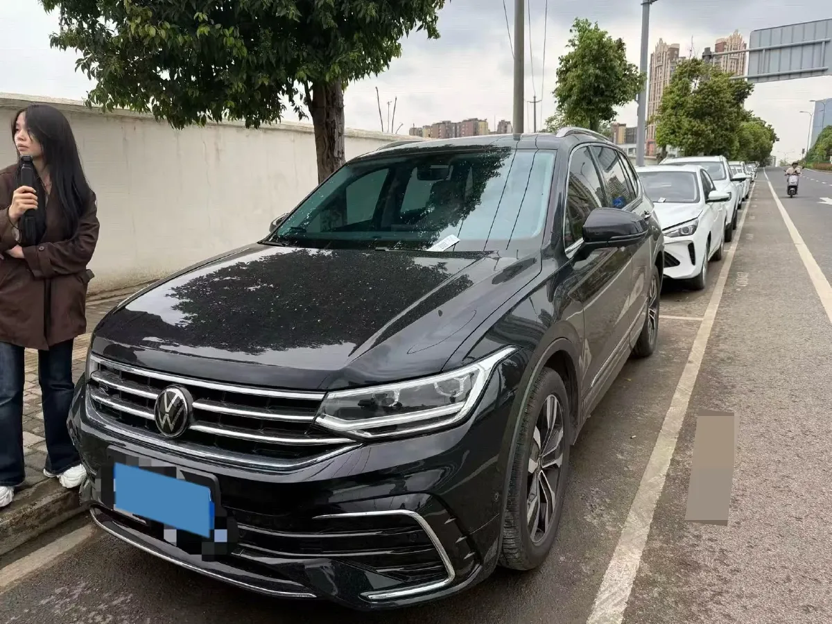 2025 Volkswagen Tiguan L 2.0T 186HP L4 7DCT,autocango,china used car exporter,china ev exporter,chinese used car exporter,chinese used ev exporter