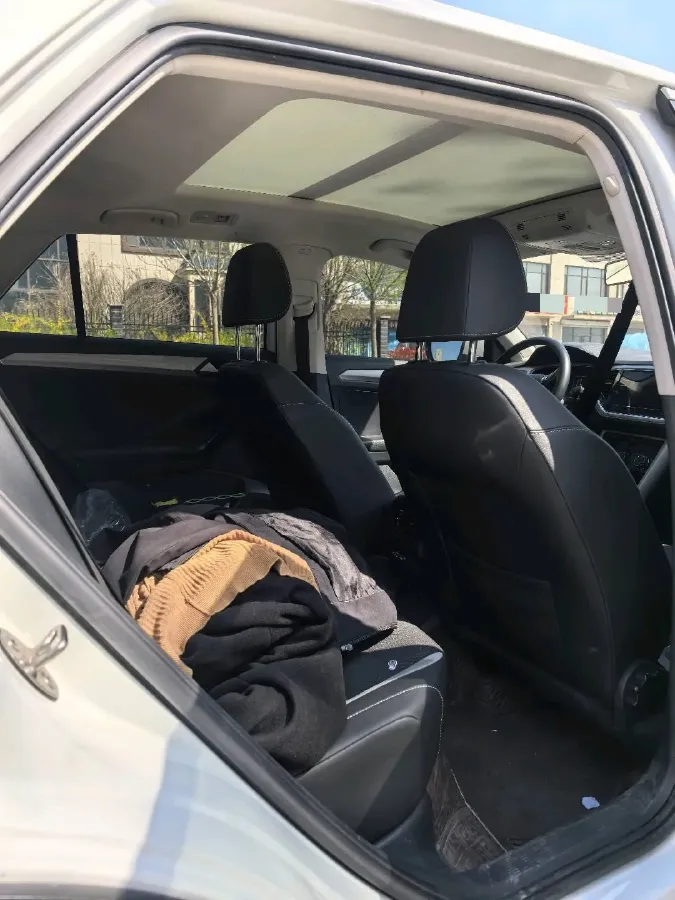 2022 Volkswagen T-Roc 1.4T 150HP L4 7DCT,autocango,china used car exporter,china ev exporter,chinese used car exporter,chinese used ev exporter