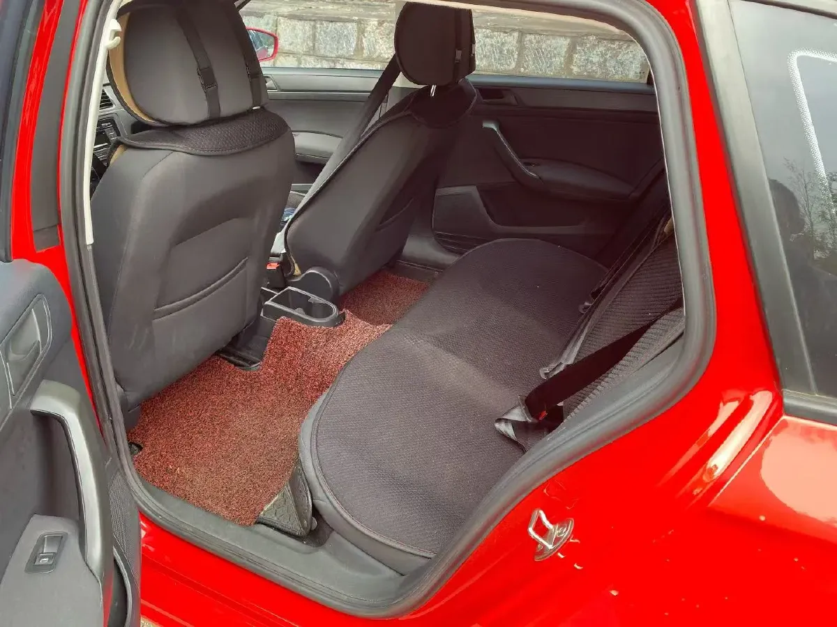 2016 Skoda Rapid Spaceback 1.4L 90HP L4 5MT,autocango,china used car exporter,china ev exporter,chinese used car exporter,chinese used ev exporter