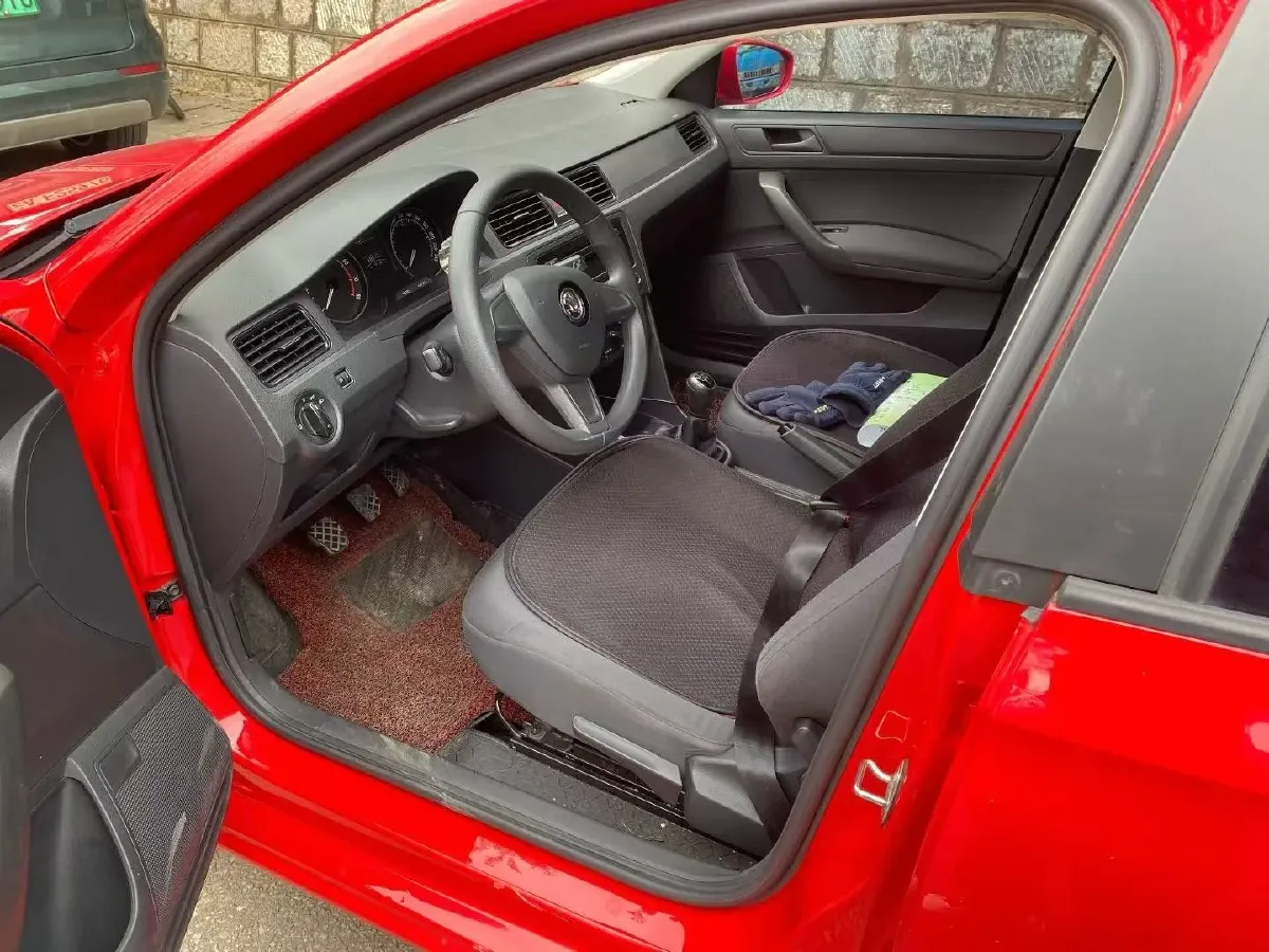 2016 Skoda Rapid Spaceback 1.4L 90HP L4 5MT,autocango,china used car exporter,china ev exporter,chinese used car exporter,chinese used ev exporter