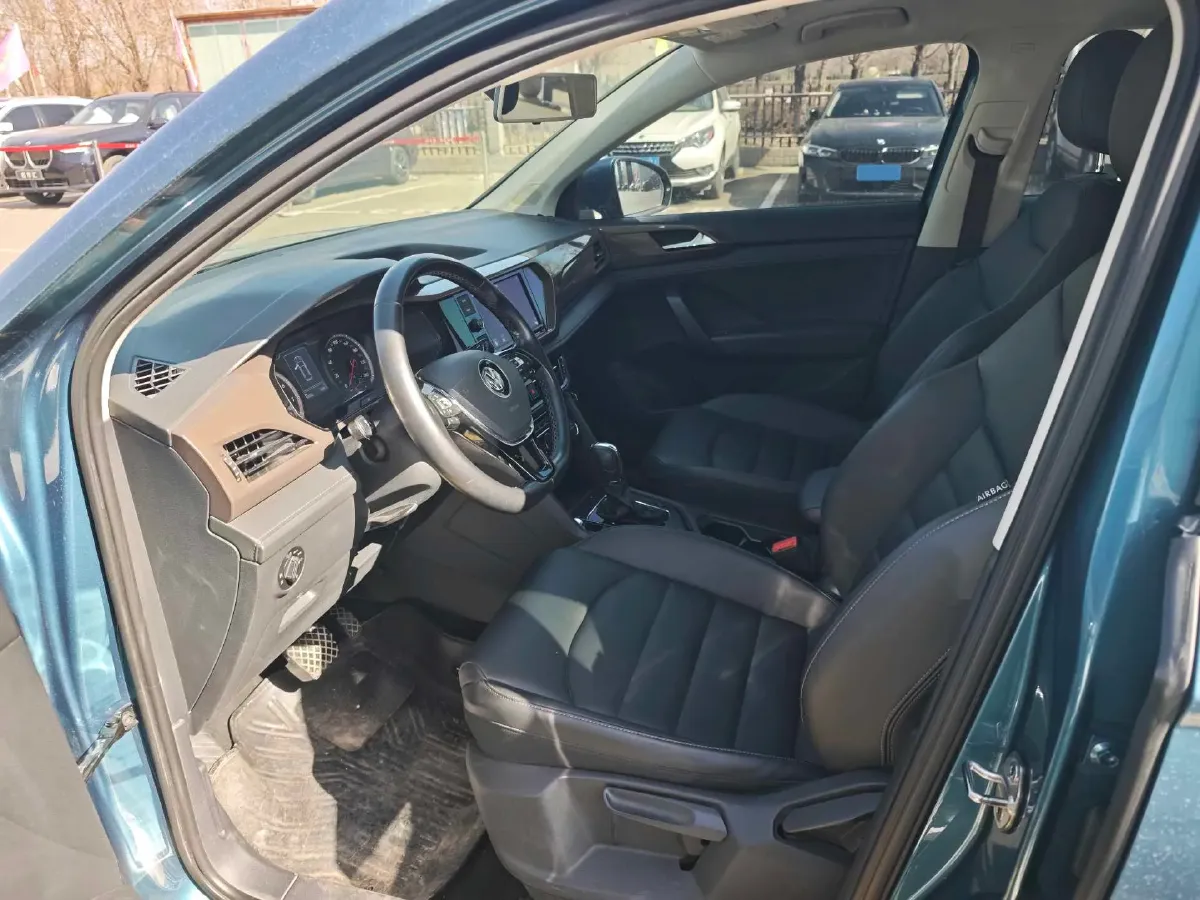 2019 MINI MINI 1.5T 102HP L3 7DCT,autocango,china used car exporter,china ev exporter,chinese used car exporter,chinese used ev exporter