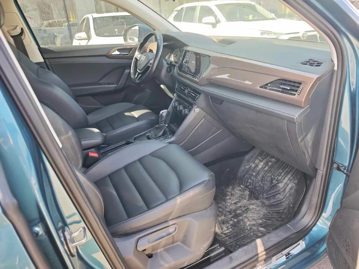 2019 MINI MINI 1.5T 102HP L3 7DCT,autocango,china used car exporter,china ev exporter,chinese used car exporter,chinese used ev exporter