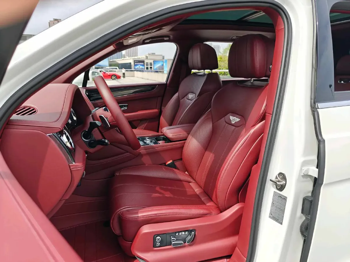 2024 Bentley Bentayga 4.0T 550HP V8 8AT,autocango,china used car exporter,china ev exporter,chinese used car exporter,chinese used ev exporter
