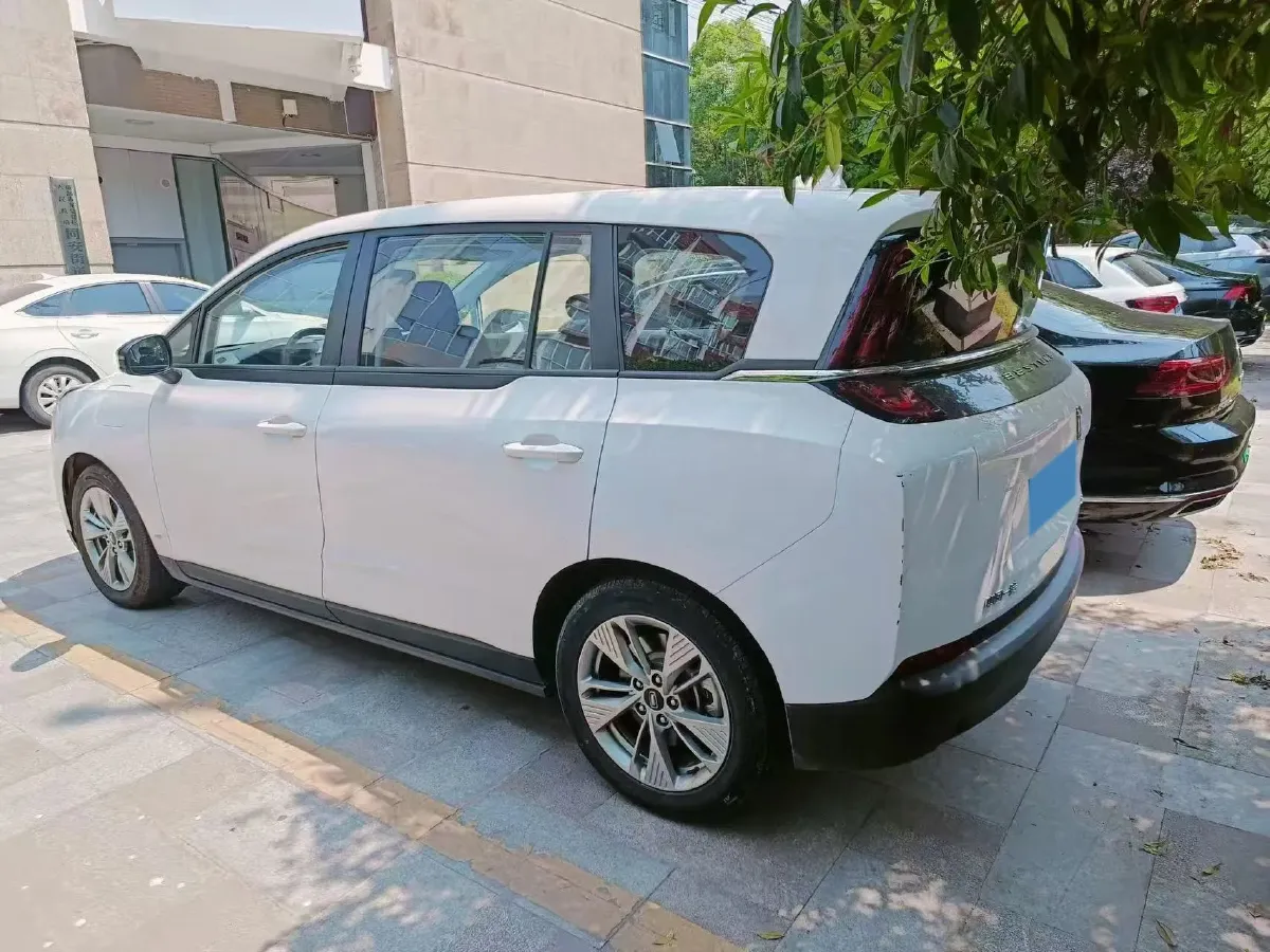 2022 JMC YuHu 7 2.0T 141HP L4 8AT,autocango,china used car exporter,china ev exporter,chinese used car exporter,chinese used ev exporter