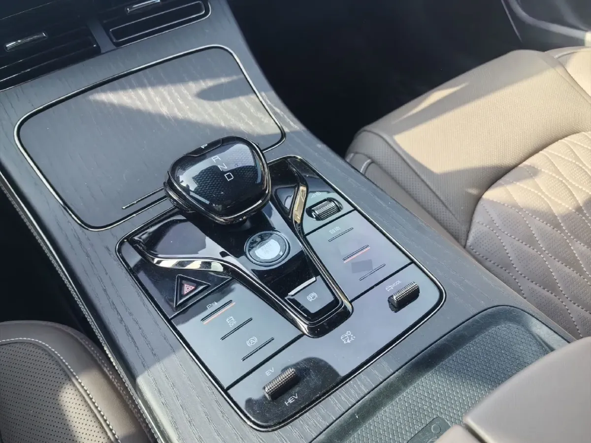 2022 Volkswagen Tiguan L 2.0T 186HP L4 7DCT,autocango,china used car exporter,china ev exporter,chinese used car exporter,chinese used ev exporter