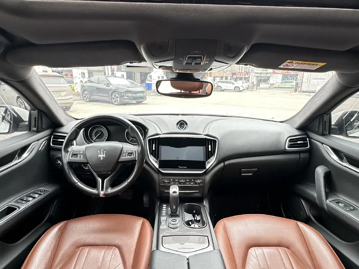 2021 Maserati Ghibli 2.0T 330HP L4 8AT,autocango,china used car exporter,china ev exporter,chinese used car exporter,chinese used ev exporter
