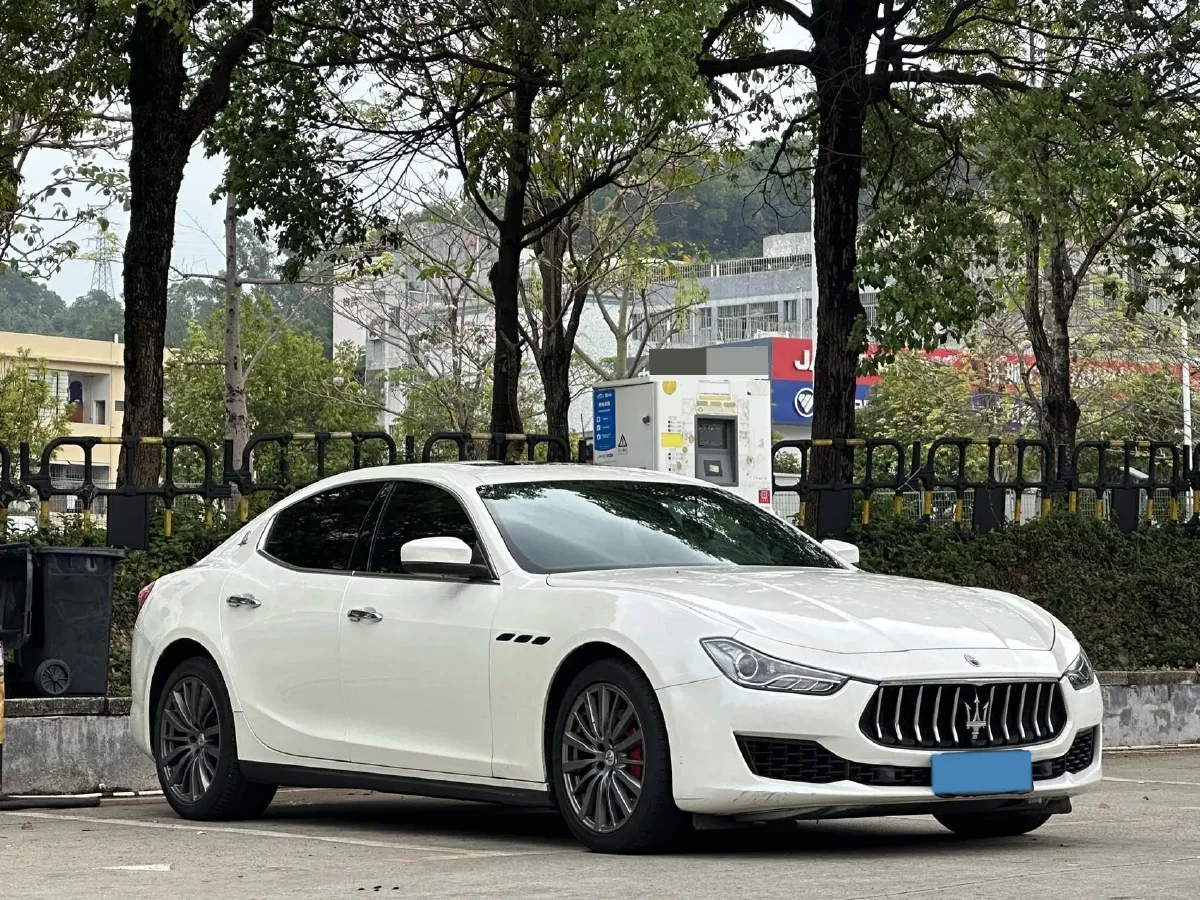 2021 Maserati Ghibli 2.0T 330HP L4 8AT,autocango,china used car exporter,china ev exporter,chinese used car exporter,chinese used ev exporter