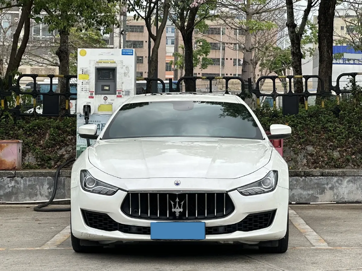 2021 Maserati Ghibli 2.0T 330HP L4 8AT,autocango,china used car exporter,china ev exporter,chinese used car exporter,chinese used ev exporter