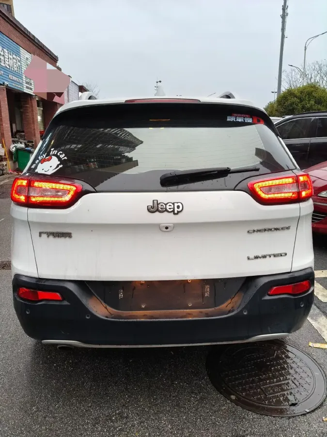 2017 Jeep Cherokee 2.0L 155HP L4 9AT,autocango,china used car exporter,china ev exporter,chinese used car exporter,chinese used ev exporter