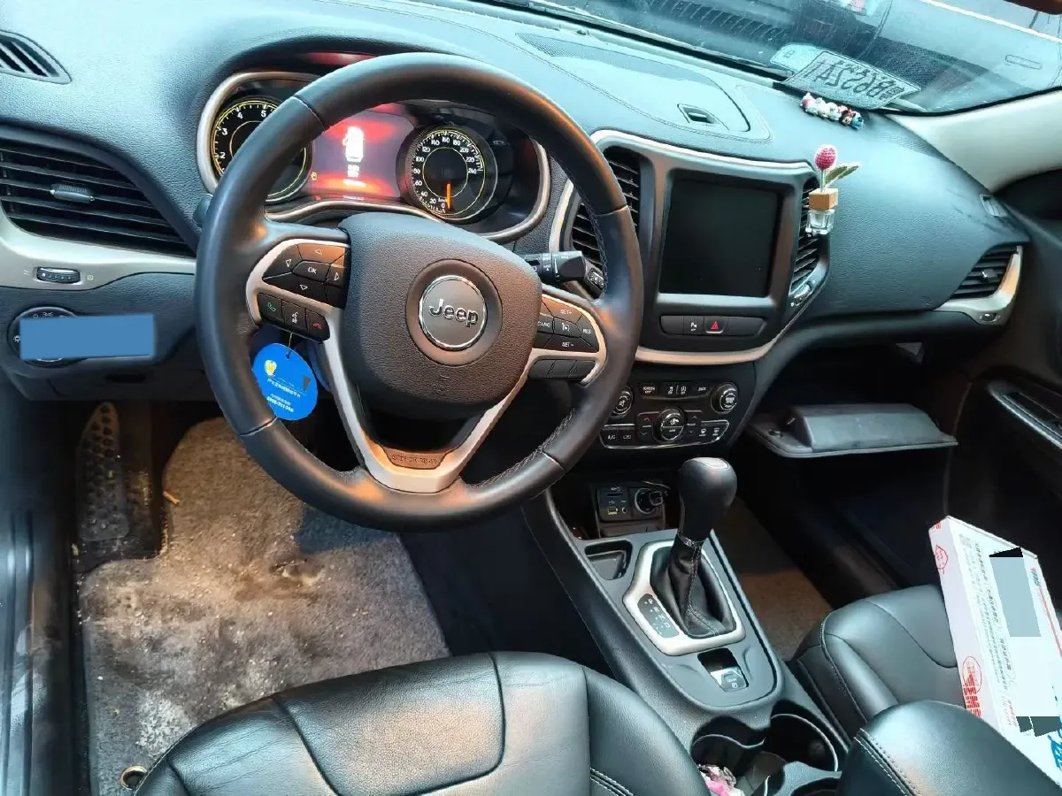 2017 Jeep Cherokee 2.0L 155HP L4 9AT,autocango,china used car exporter,china ev exporter,chinese used car exporter,chinese used ev exporter