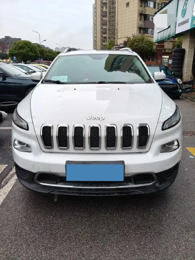 2017 Jeep Cherokee 2.0L 155HP L4 9AT,autocango,china used car exporter,china ev exporter,chinese used car exporter,chinese used ev exporter
