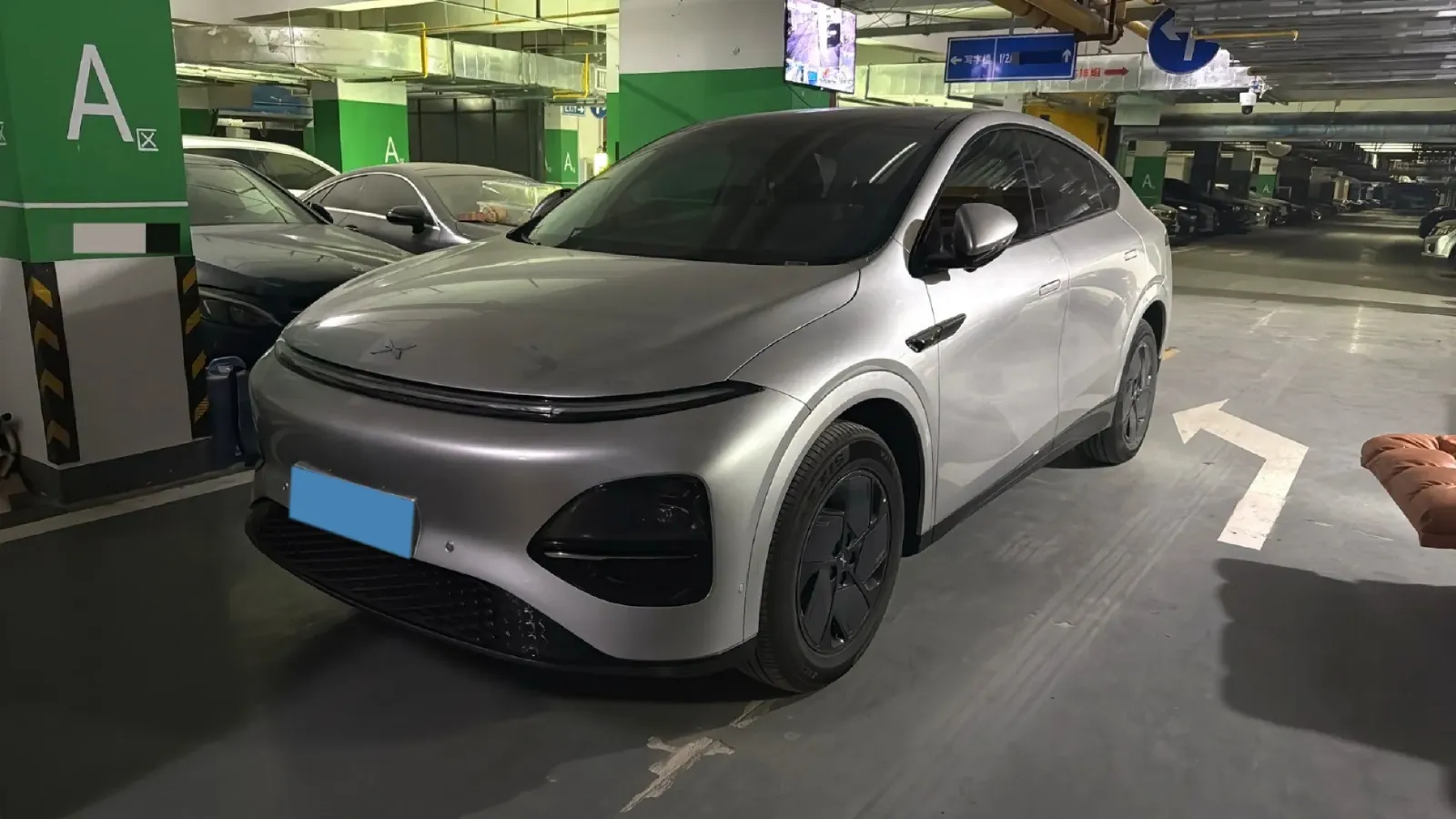 2025 Xpeng G6 BEV 68.5KWH,autocango,china used car exporter,china ev exporter,chinese used car exporter,chinese used ev exporter