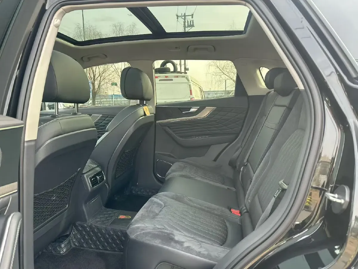 2022 HongQi HS5 2.0T 224HP L4 6AT,autocango,china used car exporter,china ev exporter,chinese used car exporter,chinese used ev exporter