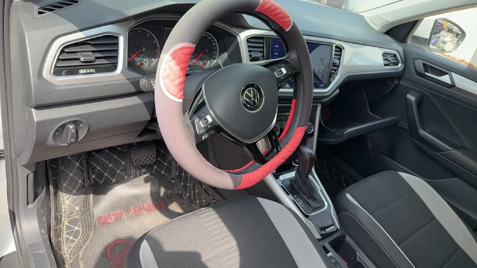 2022 Volkswagen T-Roc 1.4T 150HP L4 7DCT,autocango,china used car exporter,china ev exporter,chinese used car exporter,chinese used ev exporter