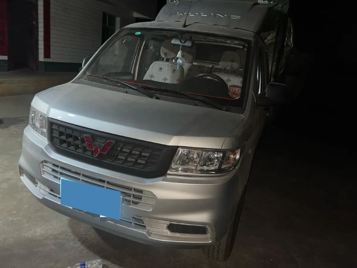 2023 WuLing RongGuang New Truck 2.0L 136HP L4 5MT,autocango,china used car exporter,china ev exporter,chinese used car exporter,chinese used ev exporter