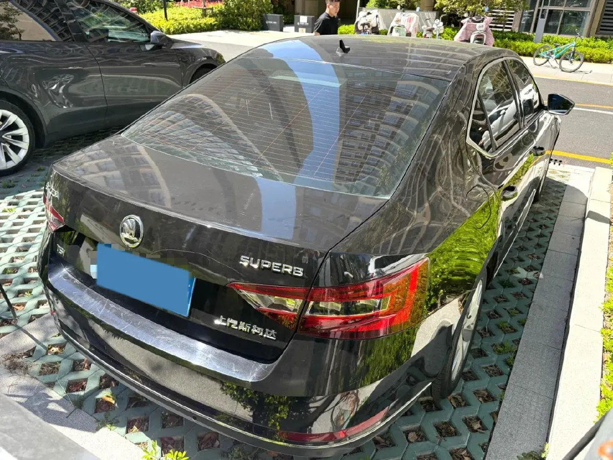 2018 Skoda Superb 1.8T 180HP L4 7DCT,autocango,china used car exporter,china ev exporter,chinese used car exporter,chinese used ev exporter