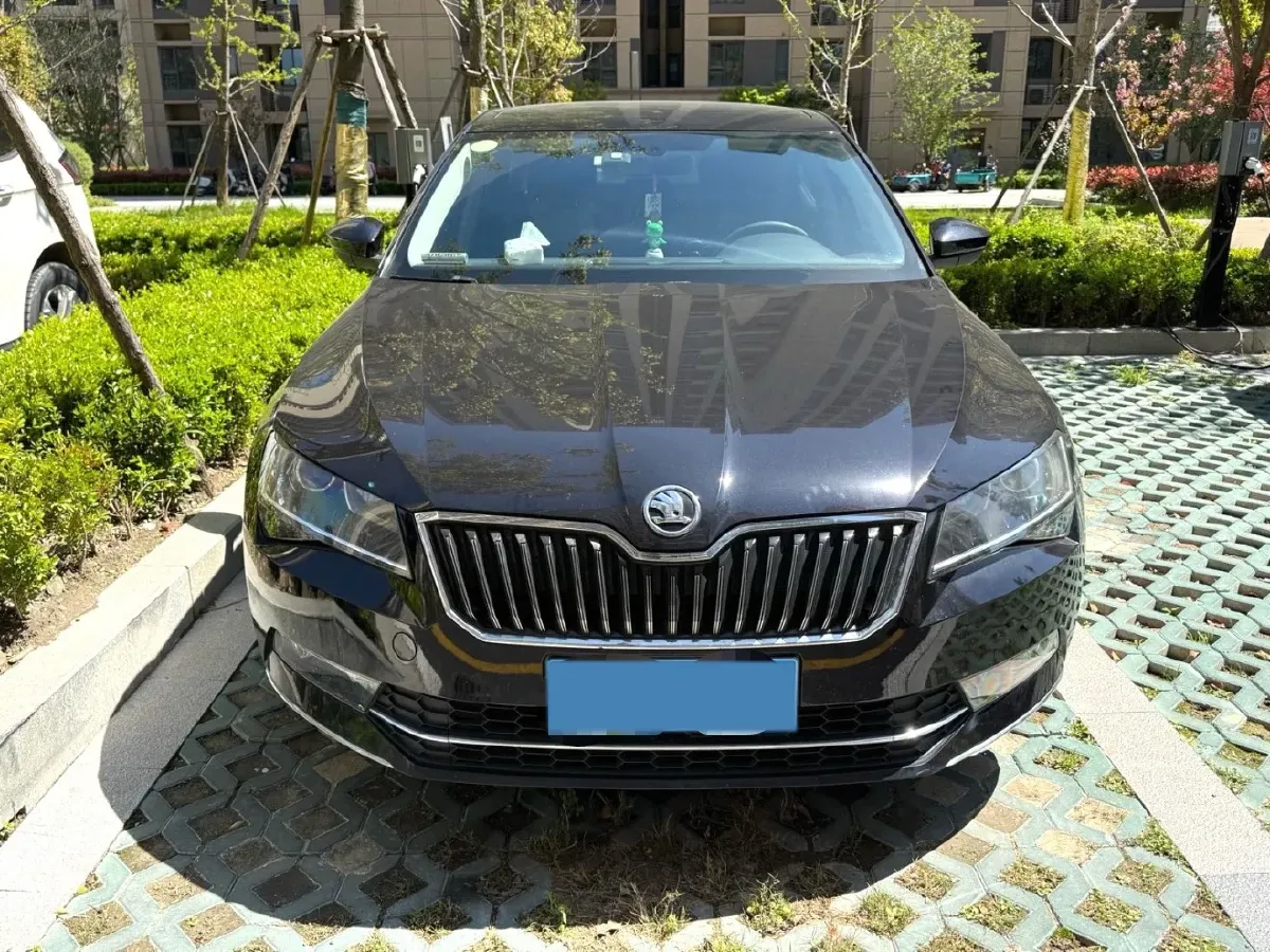 2018 Skoda Superb 1.8T 180HP L4 7DCT,autocango,china used car exporter,china ev exporter,chinese used car exporter,chinese used ev exporter