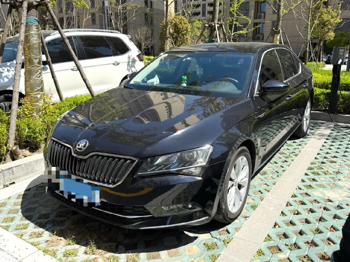 2018 Skoda Superb 1.8T 180HP L4 7DCT,autocango,china used car exporter,china ev exporter,chinese used car exporter,chinese used ev exporter