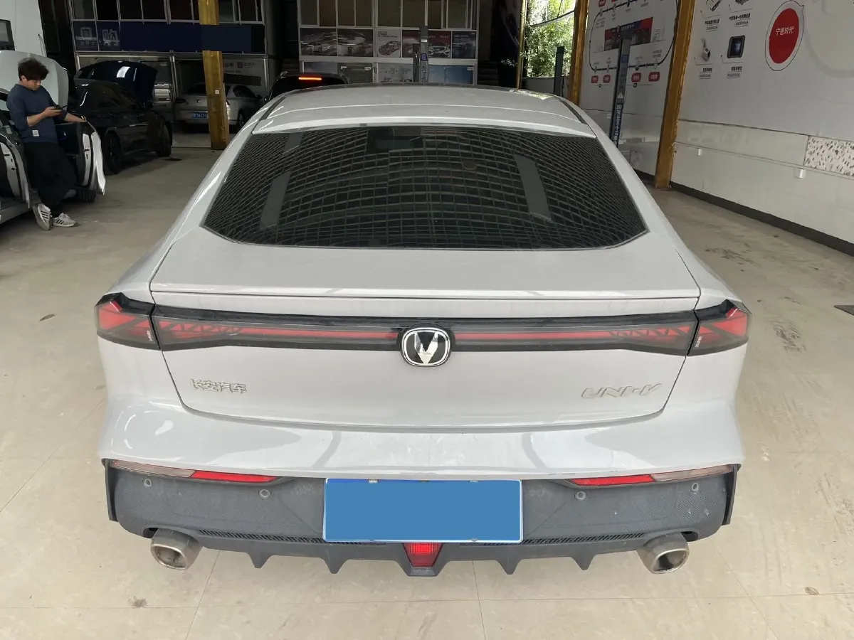 2022 ChangAn UNI-V 1.5T 188HP L4 7DCT,autocango,china used car exporter,china ev exporter,chinese used car exporter,chinese used ev exporter