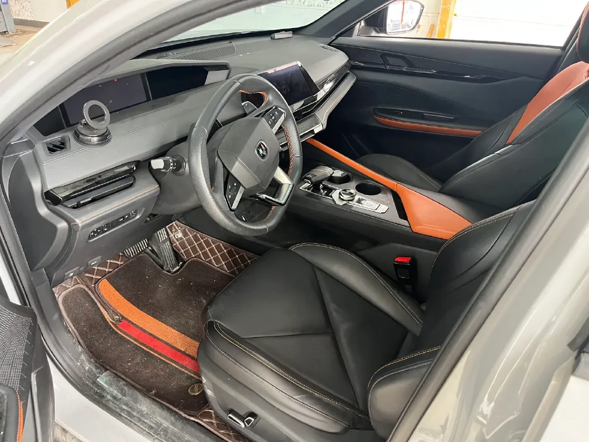 2022 ChangAn UNI-V 1.5T 188HP L4 7DCT,autocango,china used car exporter,china ev exporter,chinese used car exporter,chinese used ev exporter