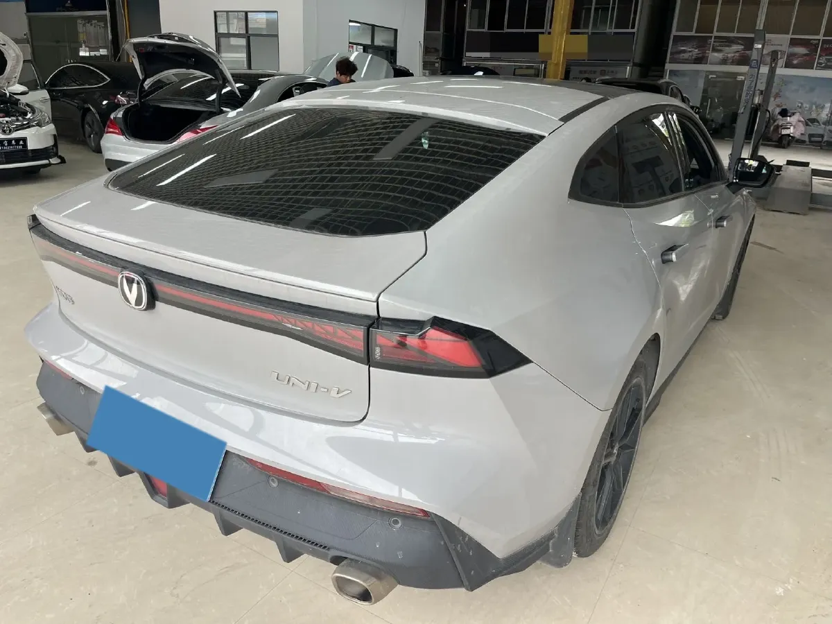 2022 ChangAn UNI-V 1.5T 188HP L4 7DCT,autocango,china used car exporter,china ev exporter,chinese used car exporter,chinese used ev exporter