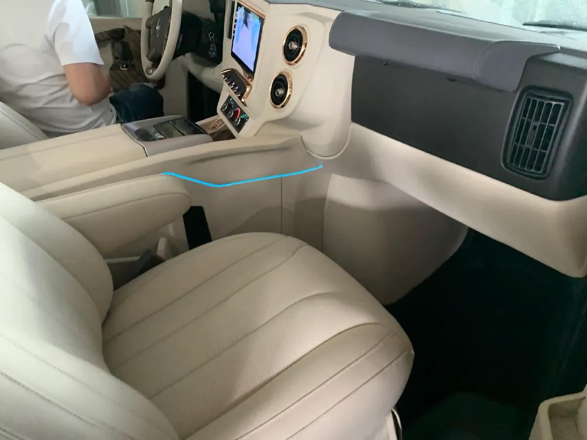 2020 Ford Tourneo 2.0T 203HP L4 6AT,autocango,china used car exporter,china ev exporter,chinese used car exporter,chinese used ev exporter