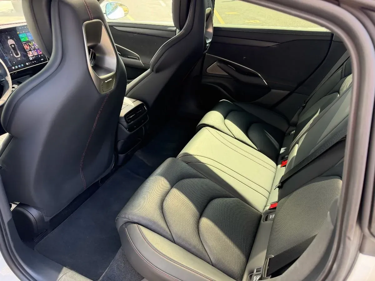 2024 MI SU7 BEV 101KWH,autocango,china used car exporter,china ev exporter,chinese used car exporter,chinese used ev exporter