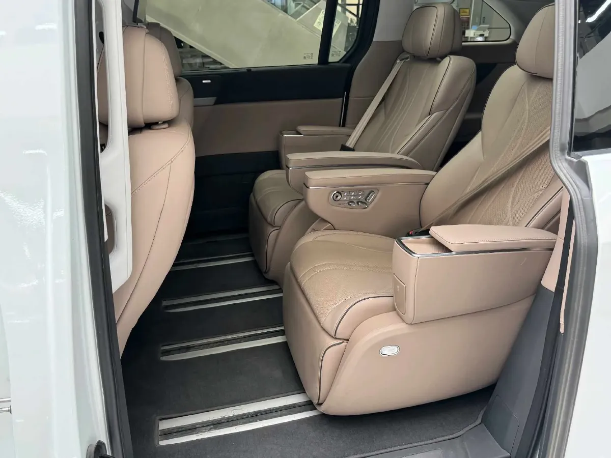 2025 Xpeng X9 BEV,autocango,china used car exporter,china ev exporter,chinese used car exporter,chinese used ev exporter