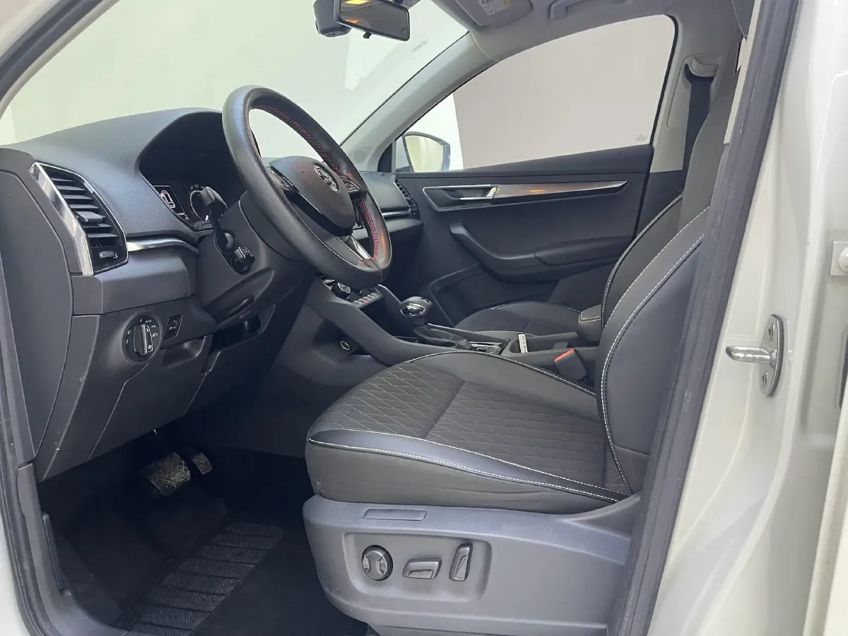 2021 Skoda Karoq 1.4T 150HP L4 7DCT,autocango,china used car exporter,china ev exporter,chinese used car exporter,chinese used ev exporter