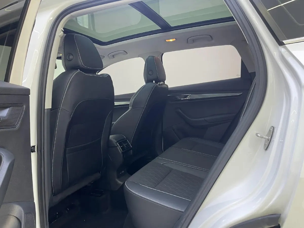 2021 Skoda Karoq 1.4T 150HP L4 7DCT,autocango,china used car exporter,china ev exporter,chinese used car exporter,chinese used ev exporter