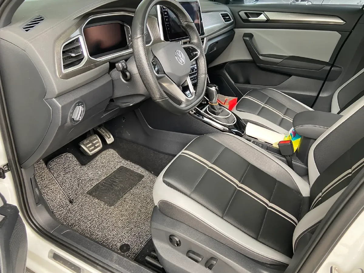 2023 Volkswagen T-Roc 1.5T 160HP L4 7DCT,autocango,china used car exporter,china ev exporter,chinese used car exporter,chinese used ev exporter