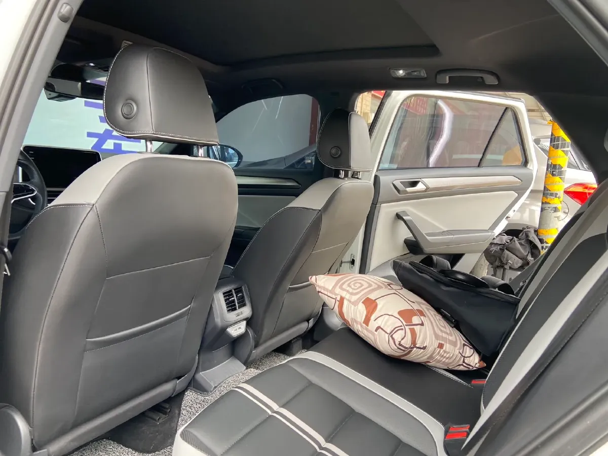 2023 Volkswagen T-Roc 1.5T 160HP L4 7DCT,autocango,china used car exporter,china ev exporter,chinese used car exporter,chinese used ev exporter