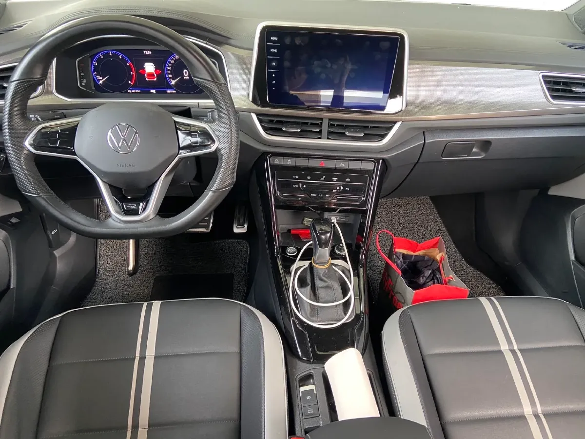 2023 Volkswagen T-Roc 1.5T 160HP L4 7DCT,autocango,china used car exporter,china ev exporter,chinese used car exporter,chinese used ev exporter