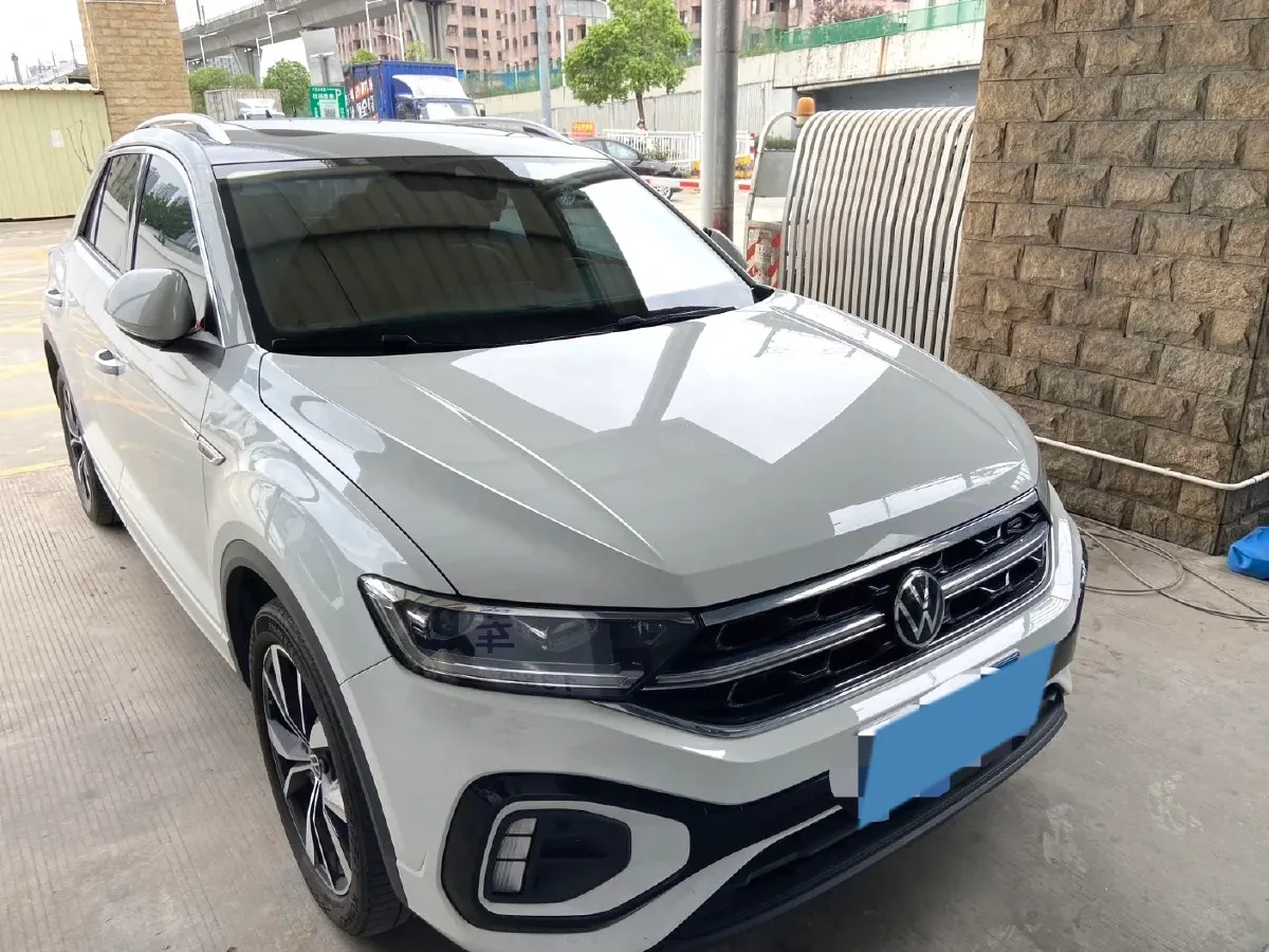 2023 Volkswagen T-Roc 1.5T 160HP L4 7DCT,autocango,china used car exporter,china ev exporter,chinese used car exporter,chinese used ev exporter