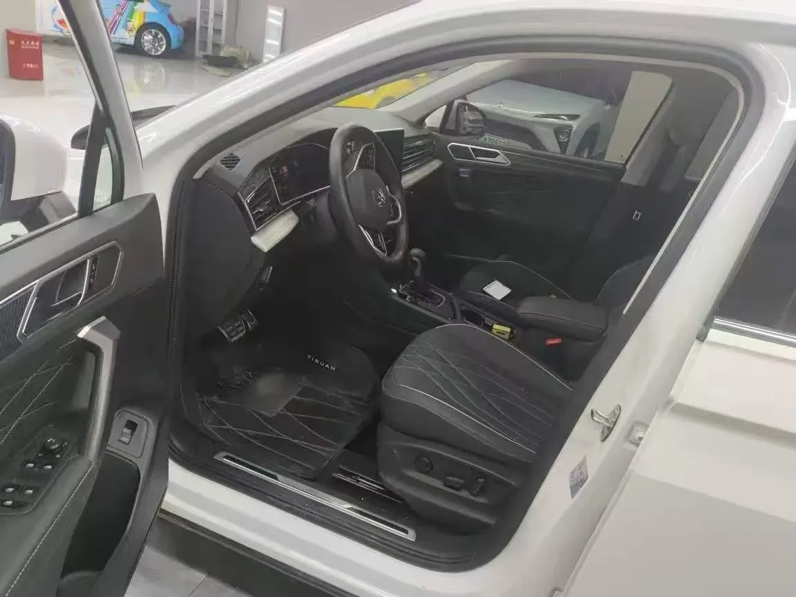 2023 Volkswagen Tiguan L 2.0T 186HP L4 7DCT,autocango,china used car exporter,china ev exporter,chinese used car exporter,chinese used ev exporter