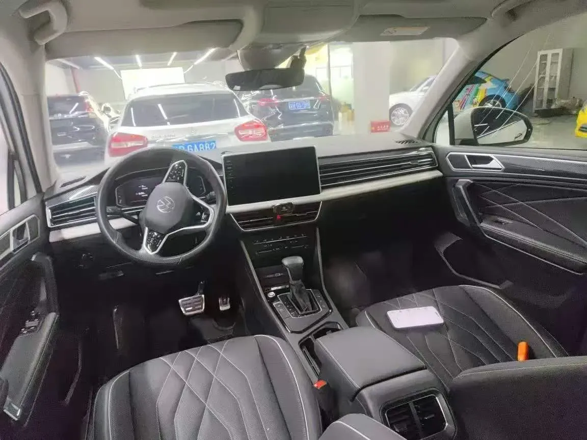 2023 Volkswagen Tiguan L 2.0T 186HP L4 7DCT,autocango,china used car exporter,china ev exporter,chinese used car exporter,chinese used ev exporter