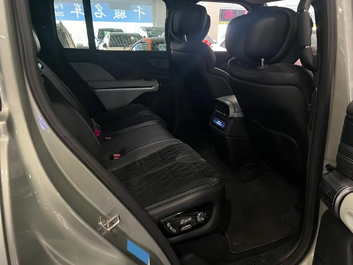 2024 YangWang U8 2.0T 272HP L4 REEV 49.05KWH,autocango,china used car exporter,china ev exporter,chinese used car exporter,chinese used ev exporter