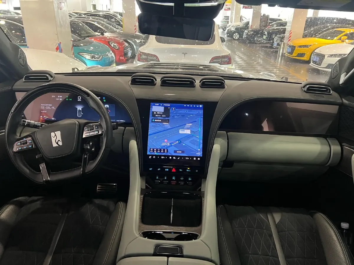 2024 YangWang U8 2.0T 272HP L4 REEV 49.05KWH,autocango,china used car exporter,china ev exporter,chinese used car exporter,chinese used ev exporter