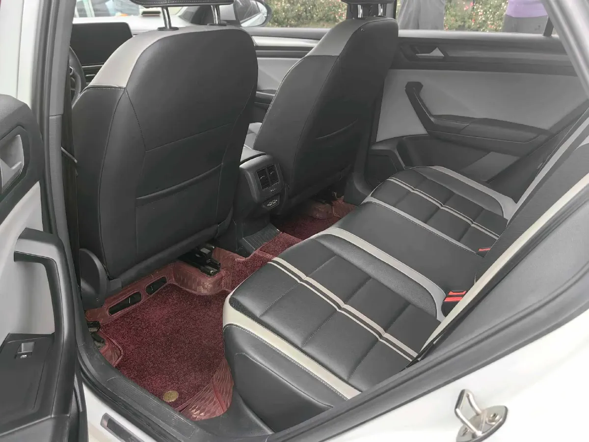 2023 Volkswagen T-Roc 1.5T 160HP L4 7DCT,autocango,china used car exporter,china ev exporter,chinese used car exporter,chinese used ev exporter