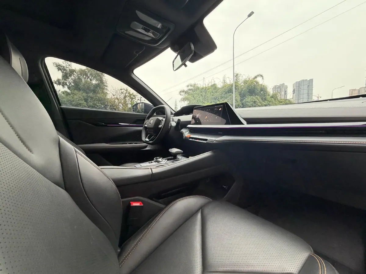 2023 ChangAn UNI-V 1.5T 188HP L4 7DCT,autocango,china used car exporter,china ev exporter,chinese used car exporter,chinese used ev exporter