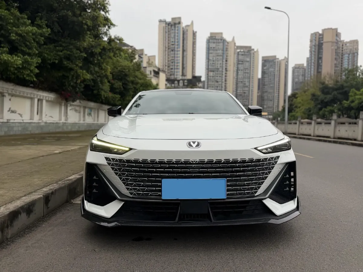 2023 ChangAn UNI-V 1.5T 188HP L4 7DCT,autocango,china used car exporter,china ev exporter,chinese used car exporter,chinese used ev exporter