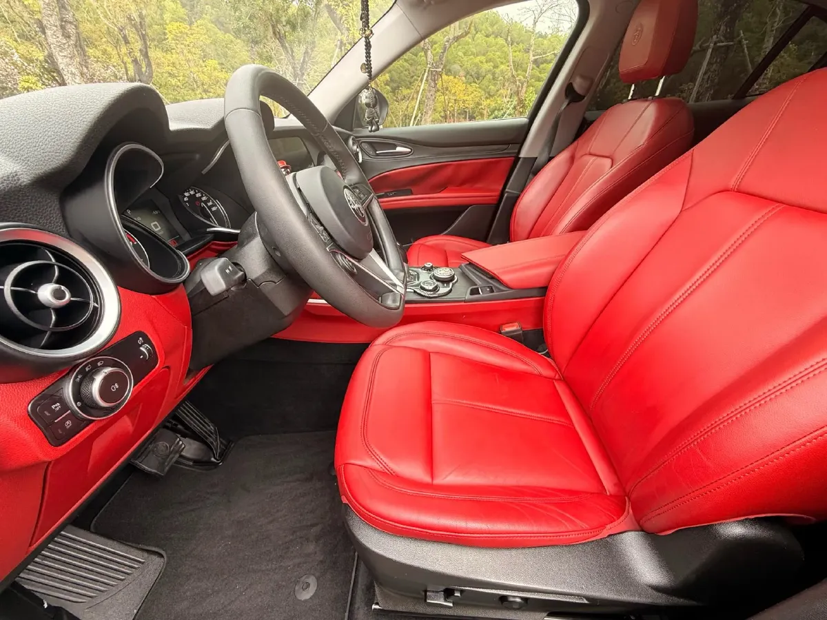 2017 Jaguar XE 2.0T 240HP L4 8AT,autocango,china used car exporter,china ev exporter,chinese used car exporter,chinese used ev exporter