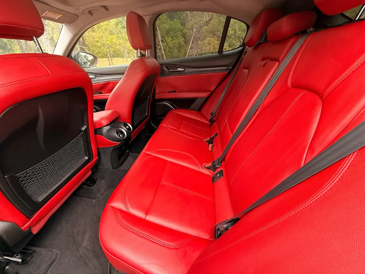 2017 Jaguar XE 2.0T 240HP L4 8AT,autocango,china used car exporter,china ev exporter,chinese used car exporter,chinese used ev exporter