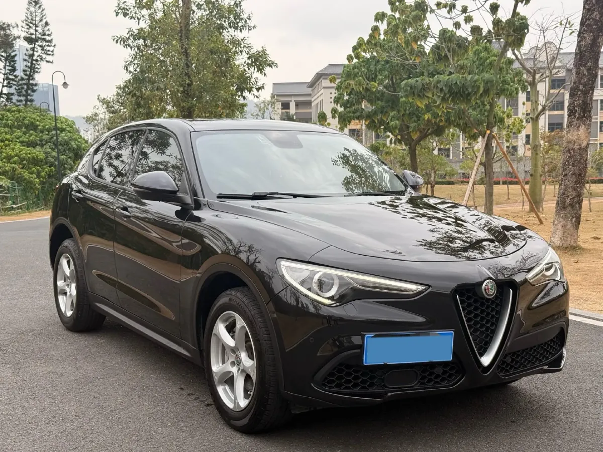 2017 Jaguar XE 2.0T 240HP L4 8AT,autocango,china used car exporter,china ev exporter,chinese used car exporter,chinese used ev exporter