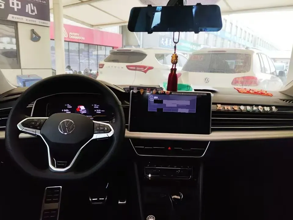 2024 Volkswagen Tiguan L 2.0T 186HP L4 7DCT,autocango,china used car exporter,china ev exporter,chinese used car exporter,chinese used ev exporter