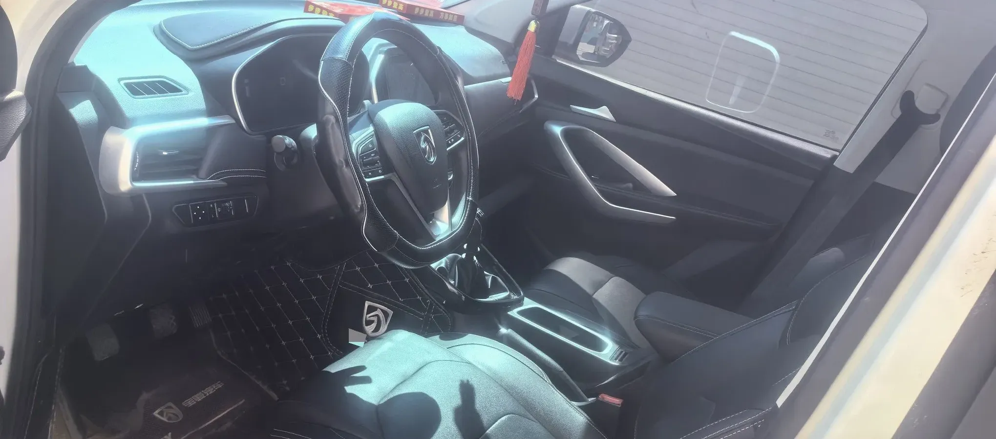 2020 BaoJun 530 1.5T 147HP L4 6MT,autocango,china used car exporter,china ev exporter,chinese used car exporter,chinese used ev exporter