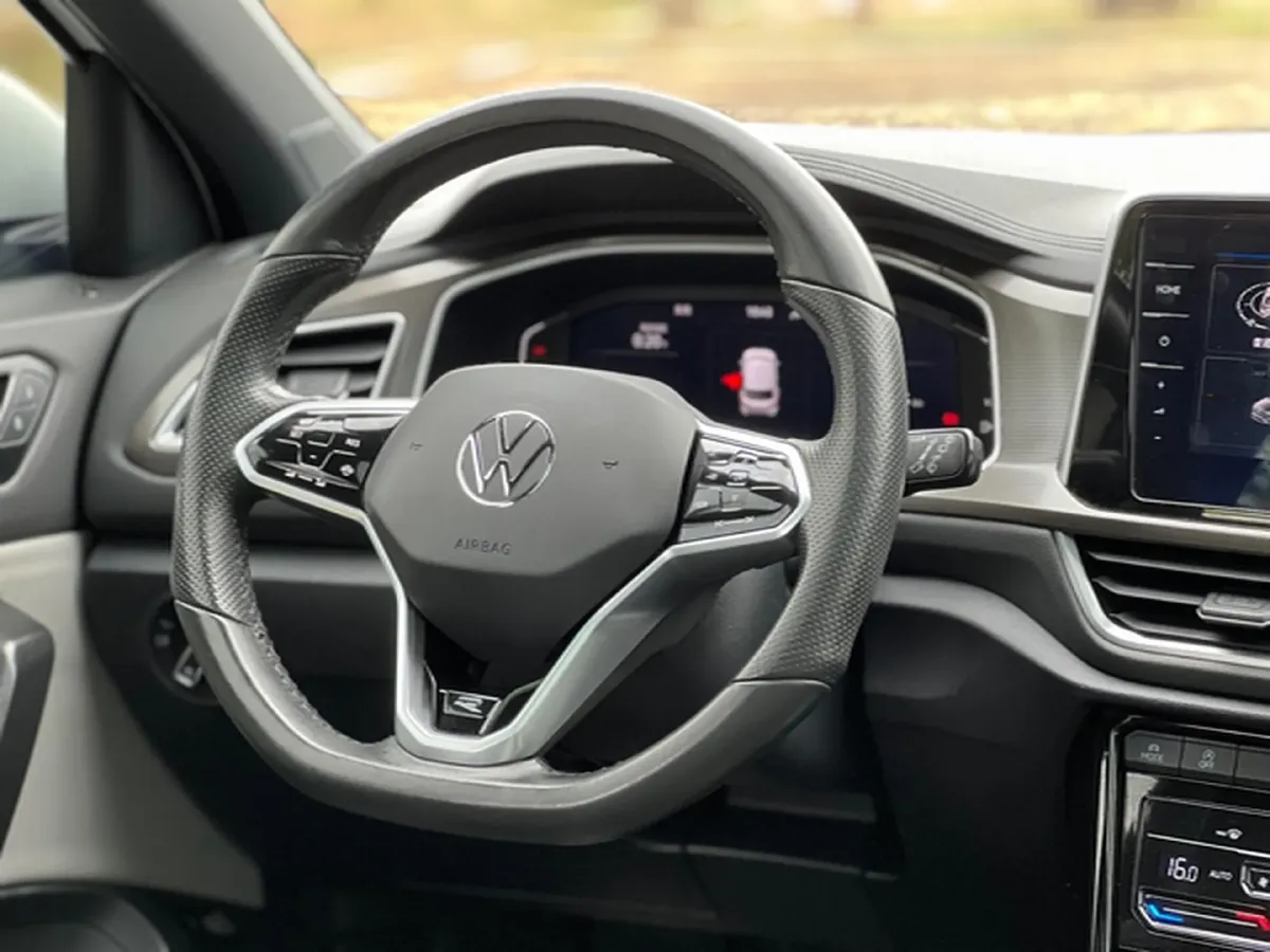 2023 Volkswagen T-Roc 1.5T 160HP L4 7DCT,autocango,china used car exporter,china ev exporter,chinese used car exporter,chinese used ev exporter