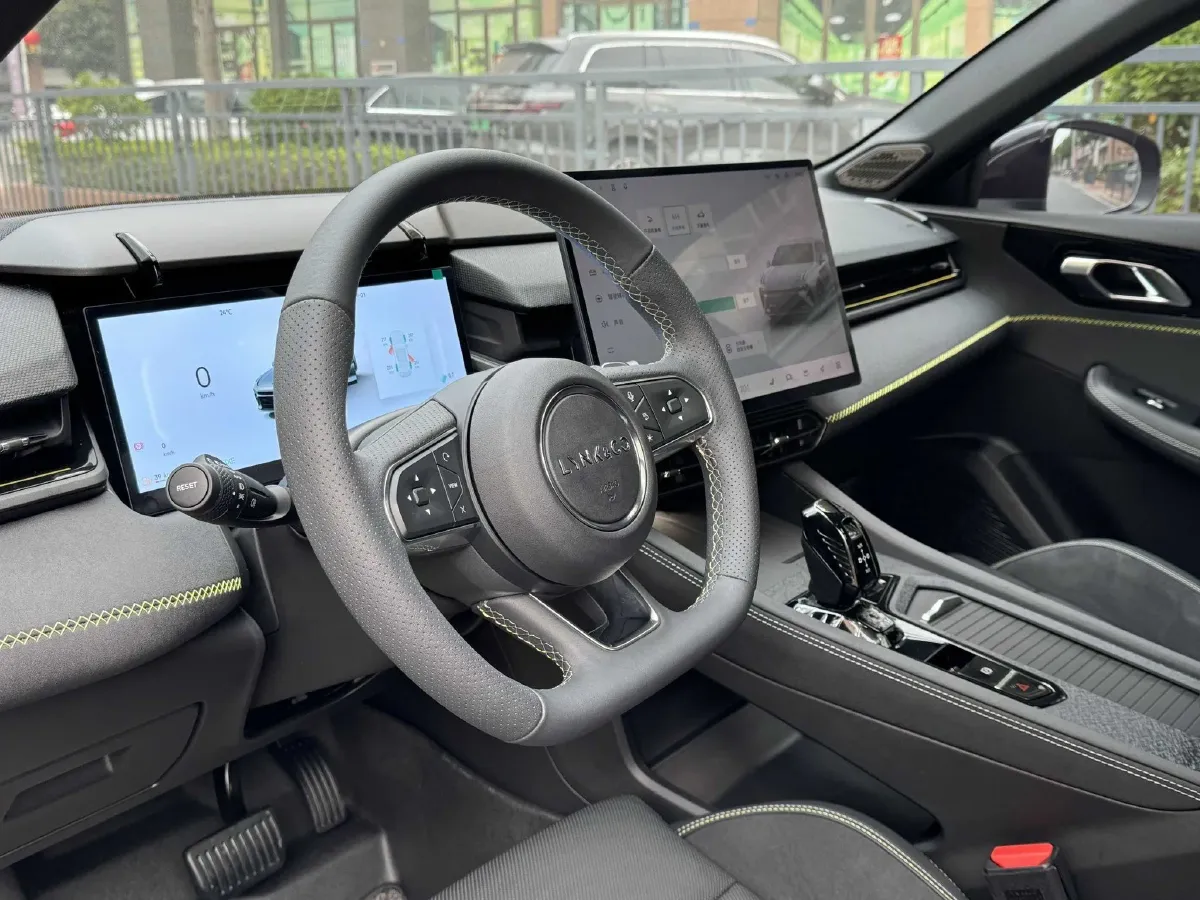 2025 LYNK&CO 03 1.5T 181HP L4 7DCT,autocango,china used car exporter,china ev exporter,chinese used car exporter,chinese used ev exporter