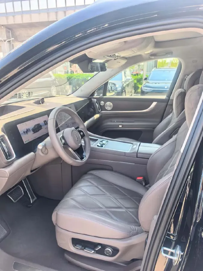 2025 AITO AITO M9 REEV 160HP REEV 52KWH,autocango,china used car exporter,china ev exporter,chinese used car exporter,chinese used ev exporter