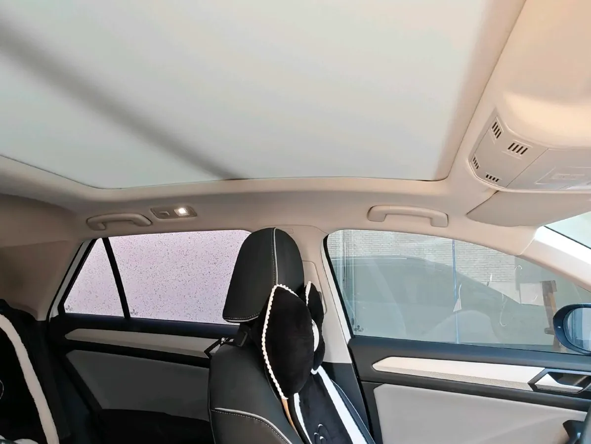 2024 Volkswagen T-Roc 1.4T 150HP L4 7DCT,autocango,china used car exporter,china ev exporter,chinese used car exporter,chinese used ev exporter